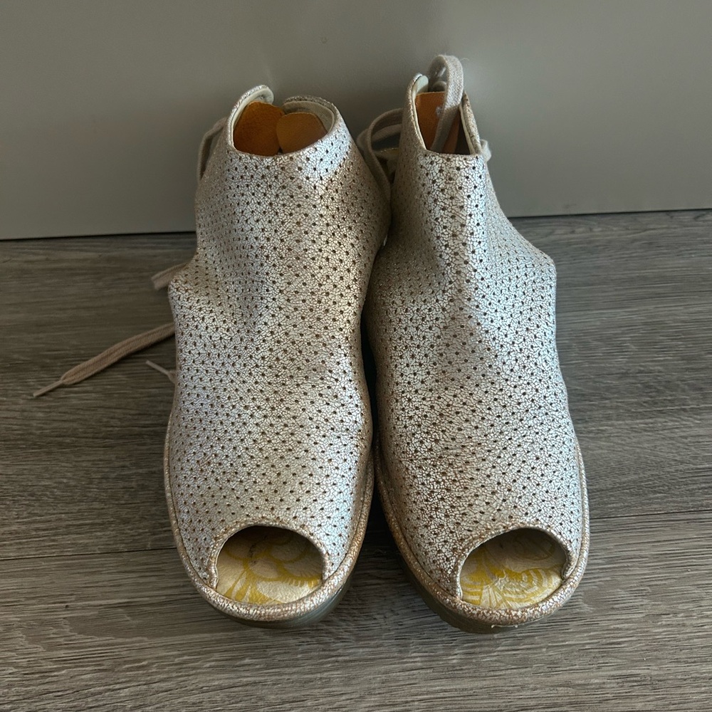 Fly London gold Peep-Toe sandals